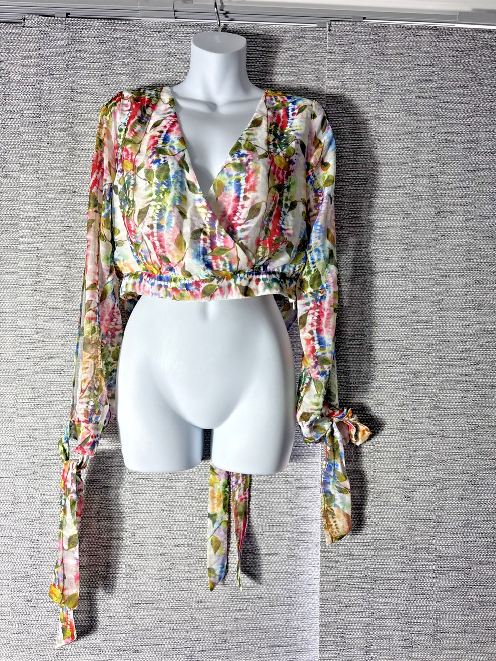 Luxxel Split Long Sleeve Floral Sheer Mesh Crop Top, Medium